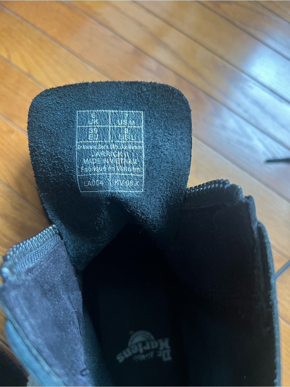 Dr. Martens Jarrick leather lace up boots. - Picture 6 of 9